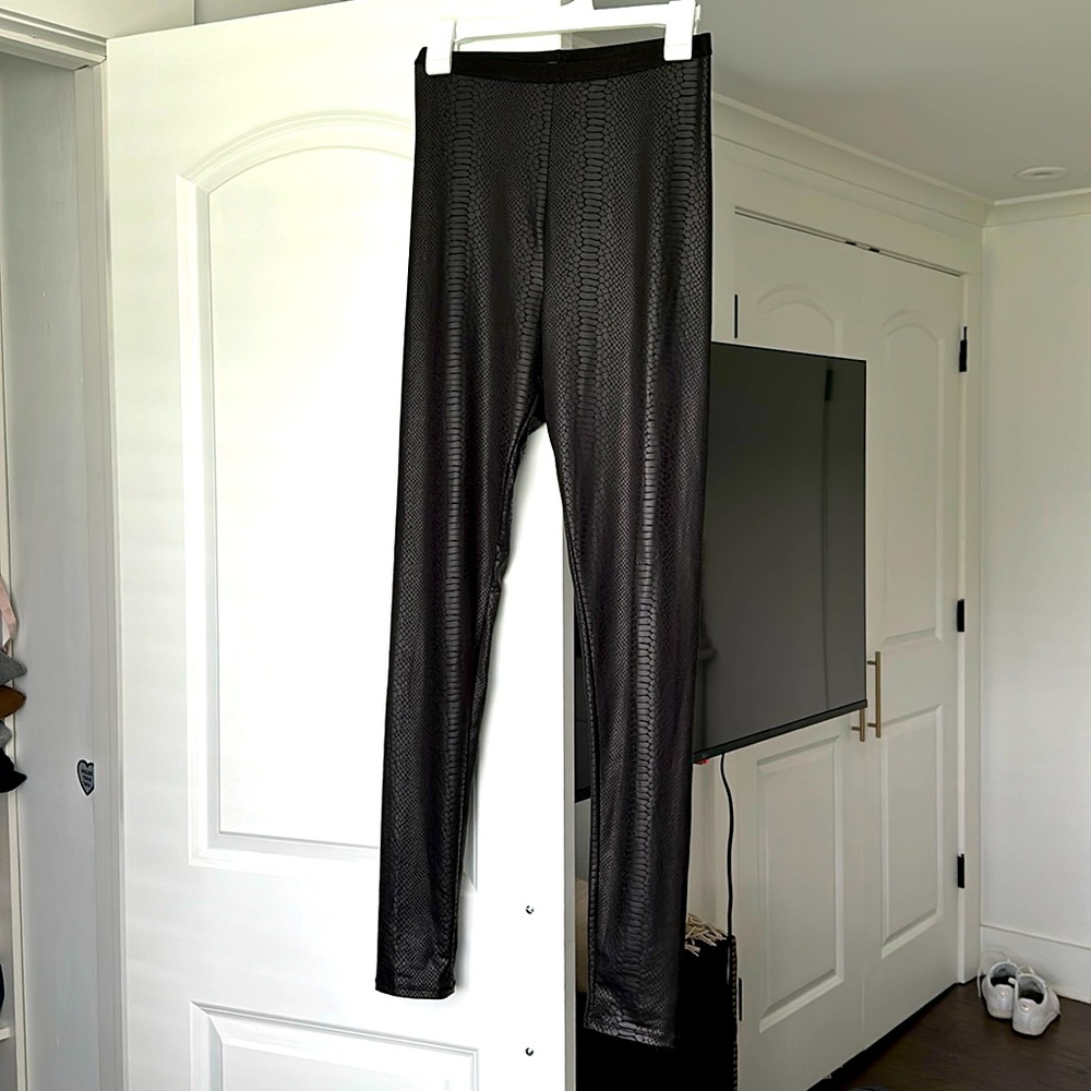 Black snake print leggings. Free people size small. Worn once.